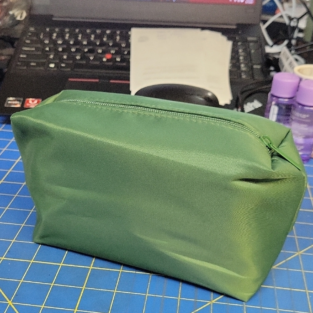 Waterproof Green Zippered 4x8x5 Cosmetic Pouch Bag